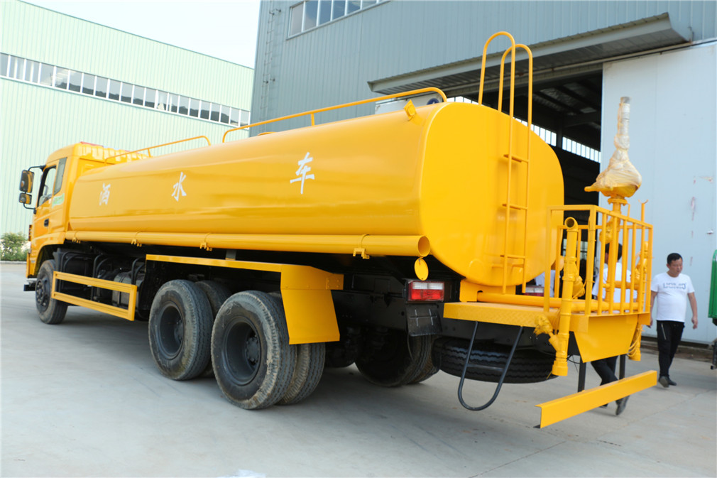 东风特商洒水车(20方)