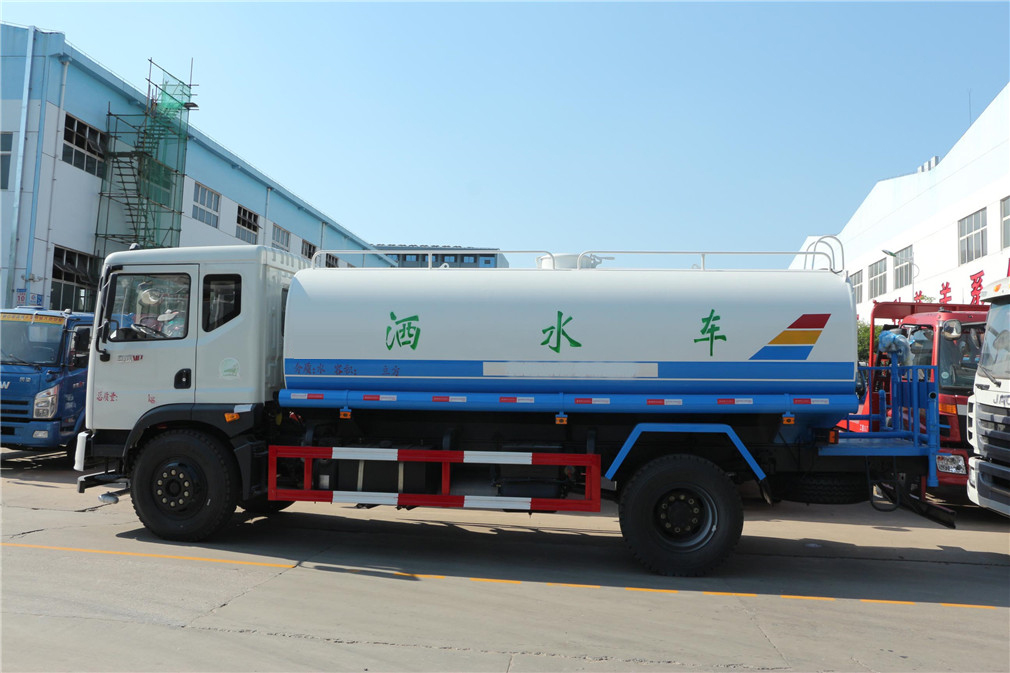 东风T3(12方)洒水车