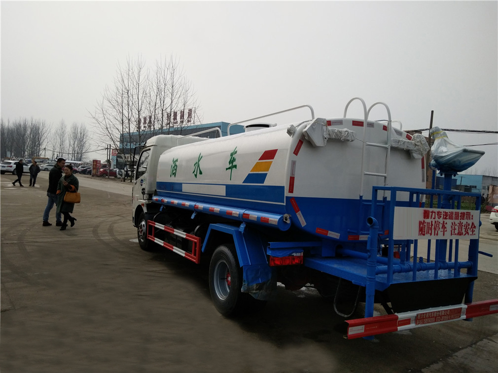东风多利卡(8方)洒水车