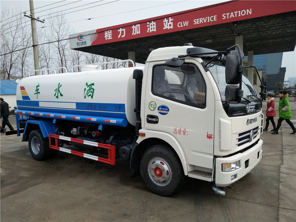 东风多利卡(8方)洒水车