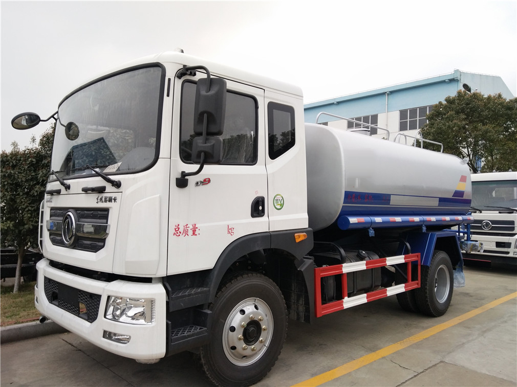 东风多利卡D9(12方)型洒水车
