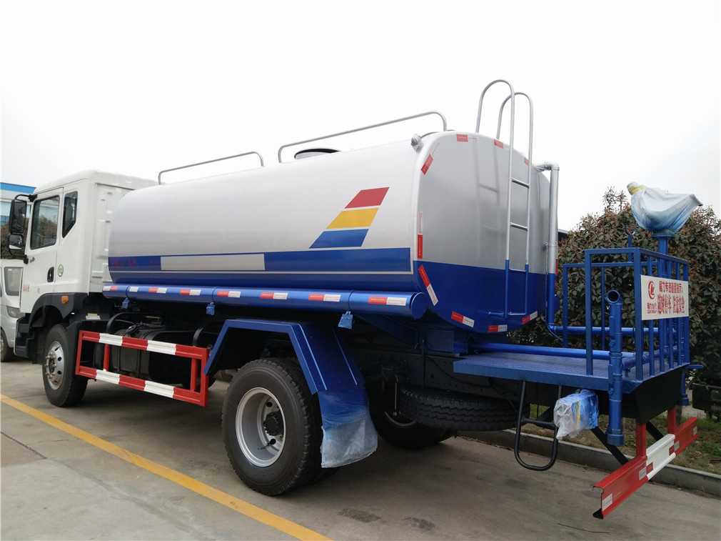 东风多利卡D9(12方)型洒水车
