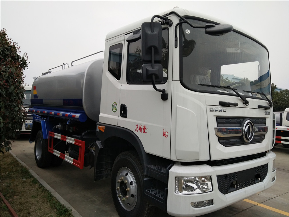 东风多利卡D9(12方)型洒水车