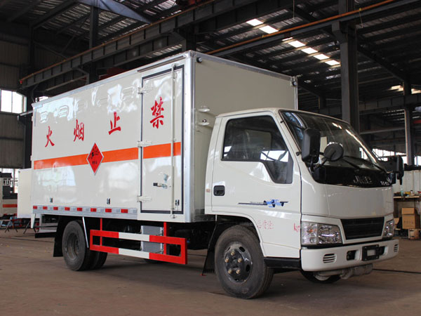 江铃4米2(2.6吨)爆破器材车