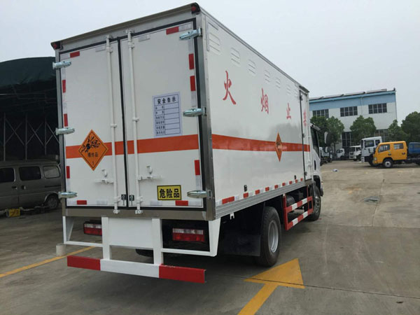 陕汽5米1(3.3吨)爆破器材车