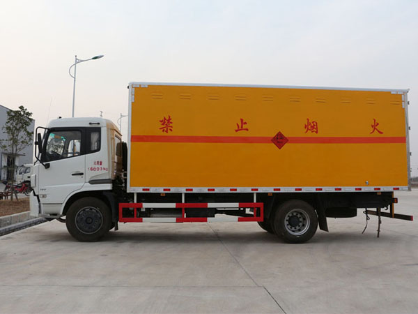 天锦6米2(9.9吨)爆破器材车