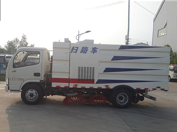 东风小多利卡扫路车(国V)