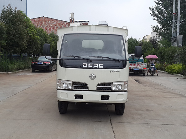 东风小多利卡吸尘车(国V)