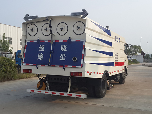 东风天锦吸尘车(国V)