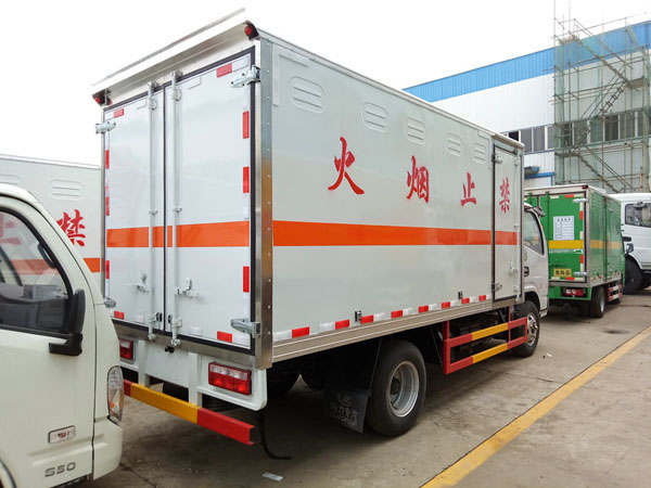 多利卡4.1米(蓝牌)气体箱式车