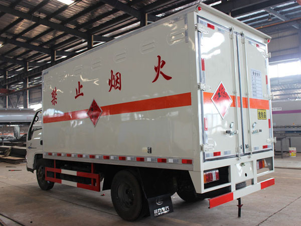 江铃4.2米(2.6吨)气体厢式车