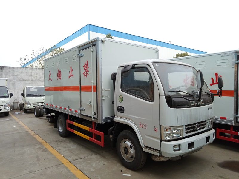 多利卡4.1米(蓝牌)液体厢式车