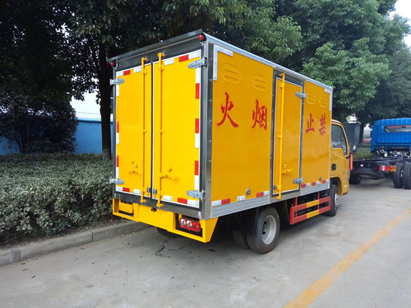 跃进柴油3.3米(蓝牌)液体厢式车