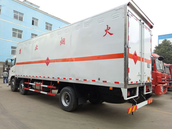 天锦8.6米(14.8吨)液体厢式车
