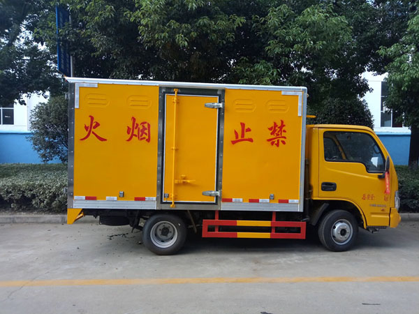 跃进柴油3.3米(蓝牌)液体厢式车