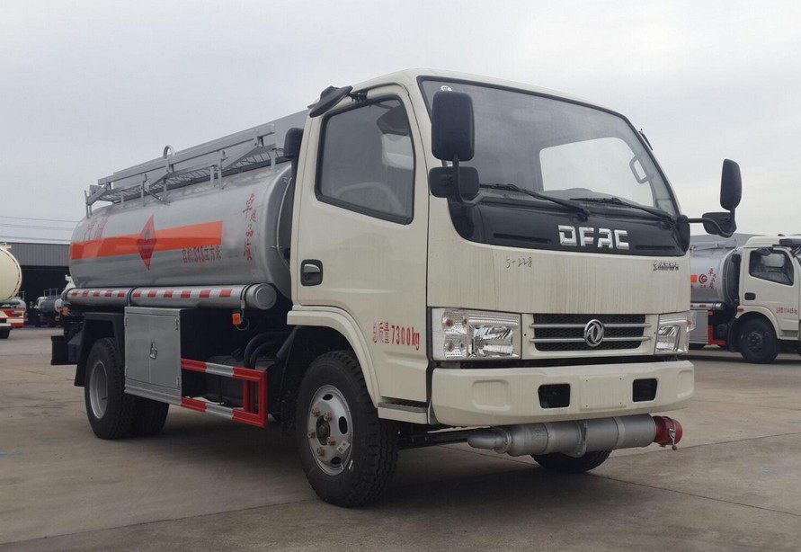 国五东风5吨小型加油车