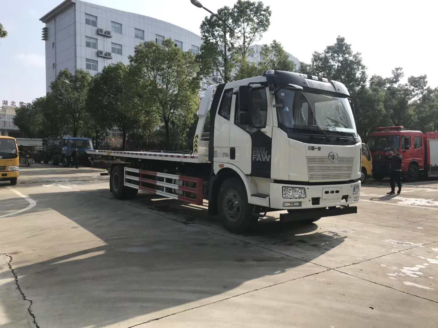 解放J6重型清障车(5800轴距)