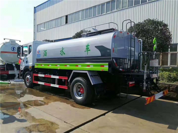 【国六】东风D9大多利卡12-14方标准化洒水车