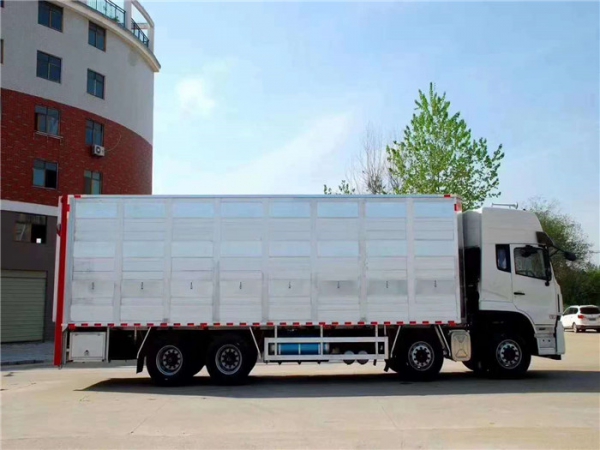 东风天龙国六畜禽运输车