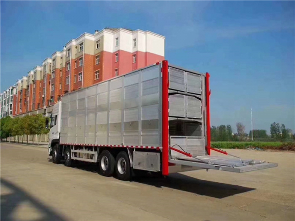 东风天龙国六畜禽运输车