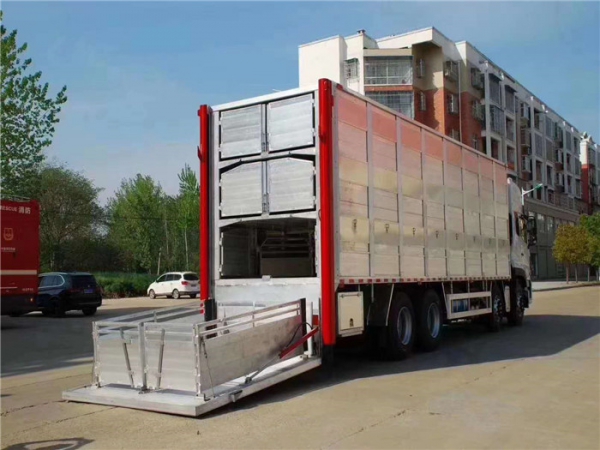 东风天龙国六畜禽运输车