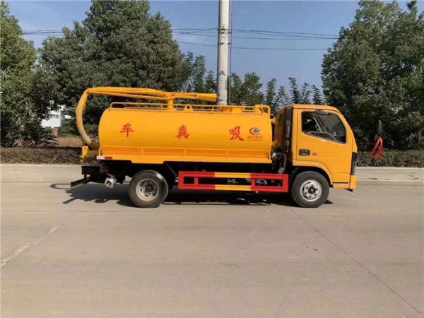 国六东风多利卡5方吸粪车