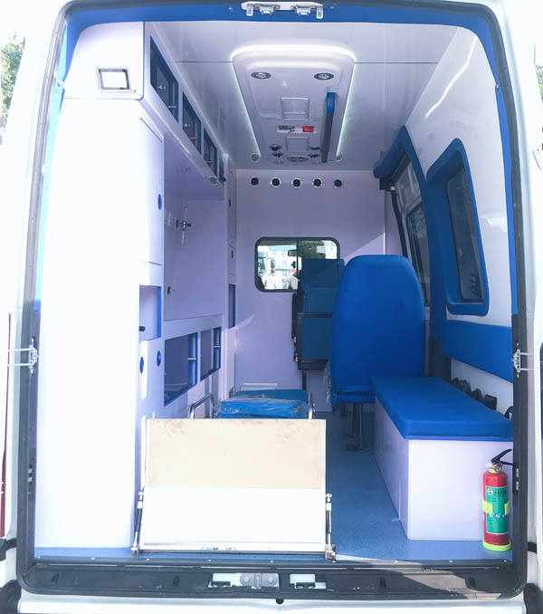 程力威牌CLW5042XJHNJ6型救护车
