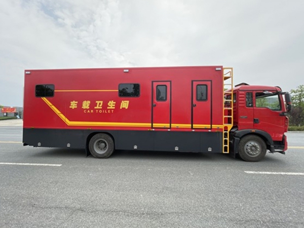 重汽厕所车