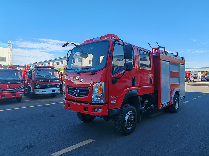 东风四驱3.5吨水罐消防车(全柴112KW)