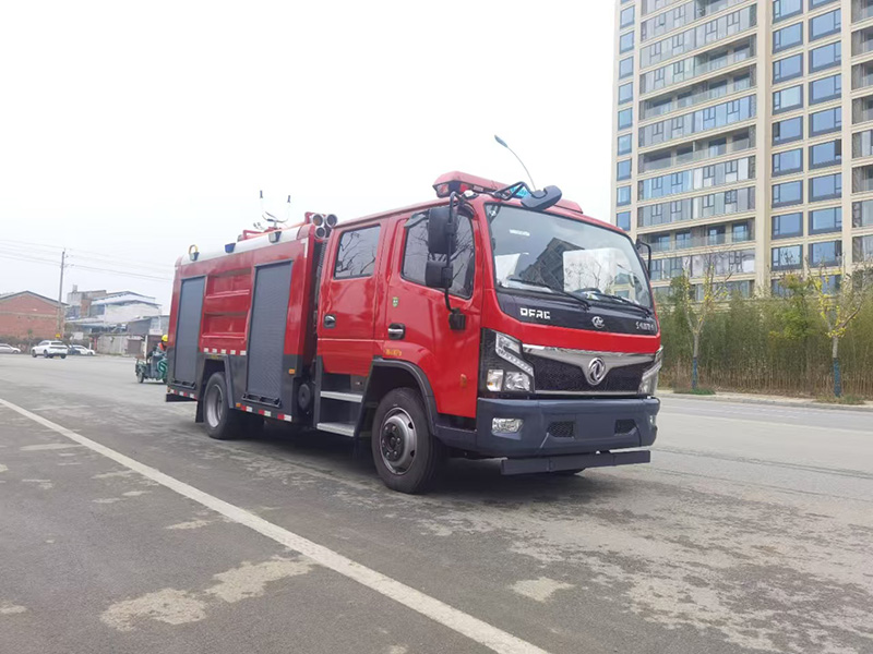 东风多利卡5吨水罐消防车(150马力)