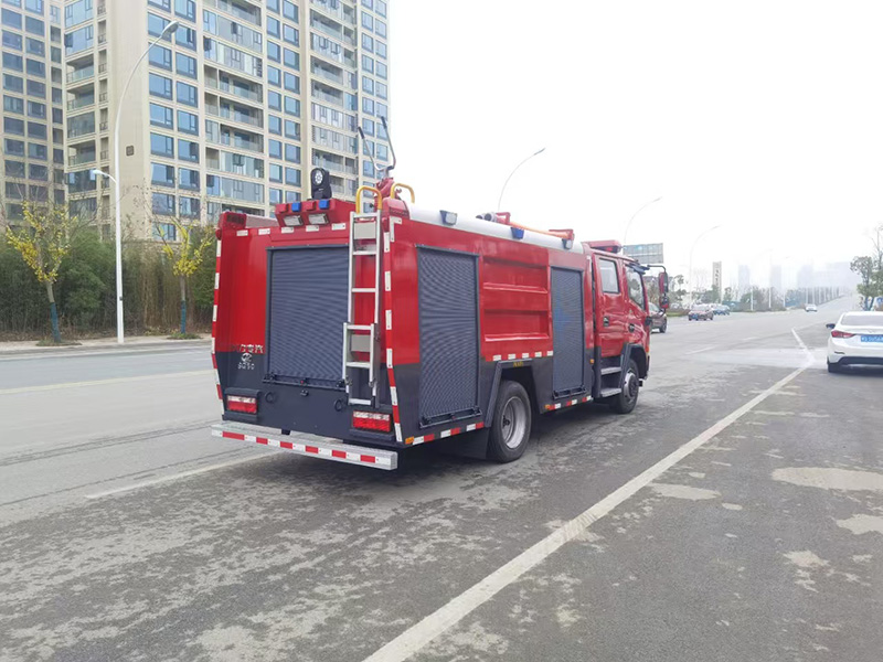 东风多利卡5吨水罐消防车(150马力)